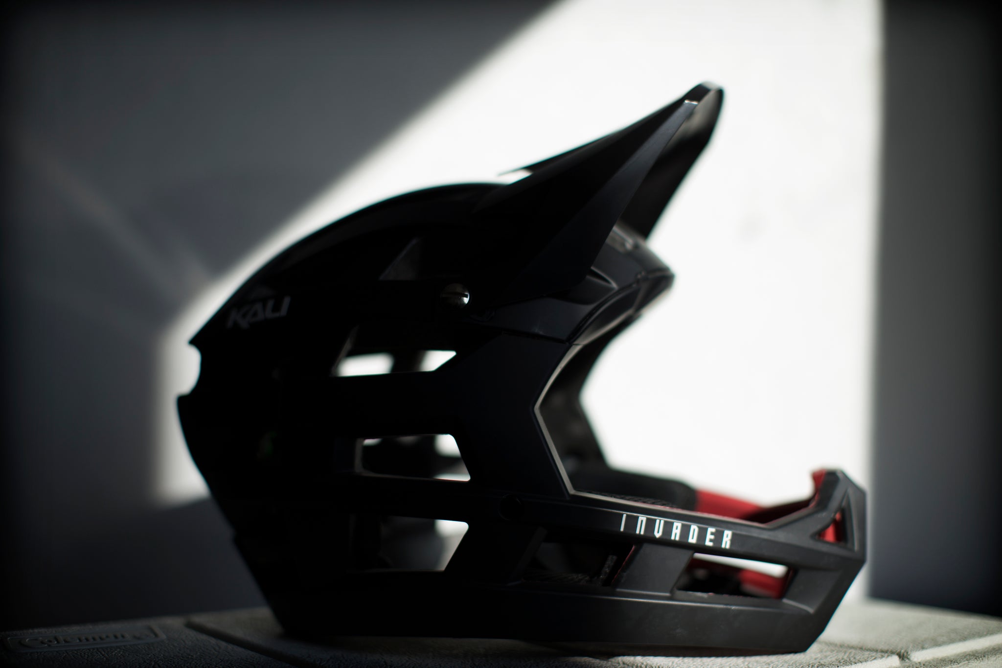 Kali unveils all new Invader, a full-face, lightweight trail helmet.